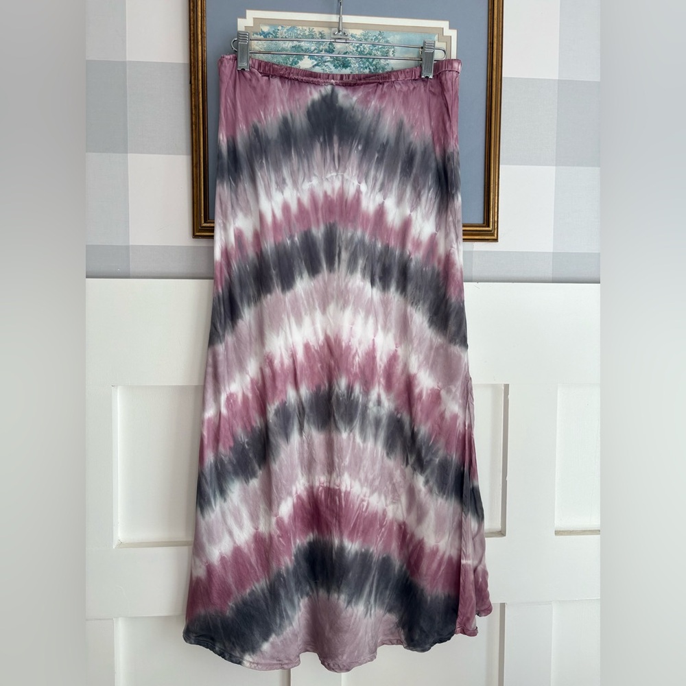 Young Fabulous & Broke Mauve and Charcoal Tie-Dye Midi Skirt - Picture 2 of 6